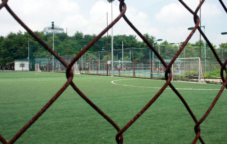 Sân[-]bóng[-]đá[-]trong[-]Công[-]viên[-]Tuổi[-]trẻ